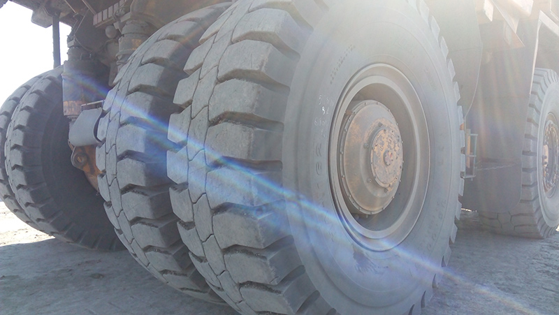 客户选用陆安牌36.00R51花纹HA162工程机械轮胎在俄罗斯煤矿上