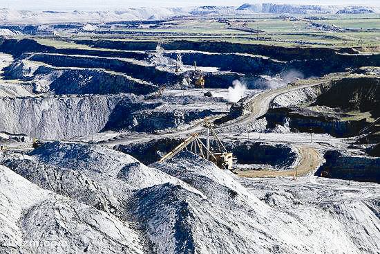 矿业企业铸造国际影响力脚步声响