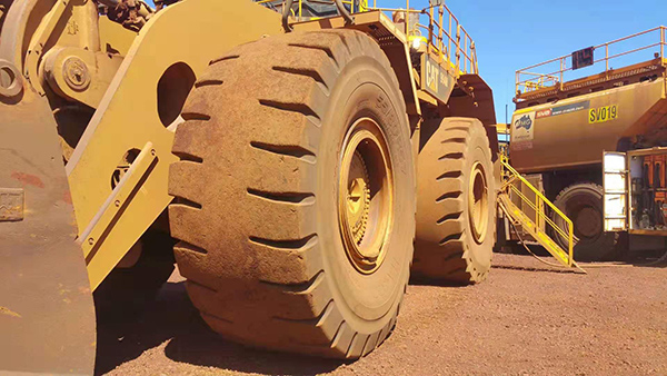 AsiaGame工程师赴澳大利亚FMG考察55/80R57装载机工程机械轮胎的运行情况